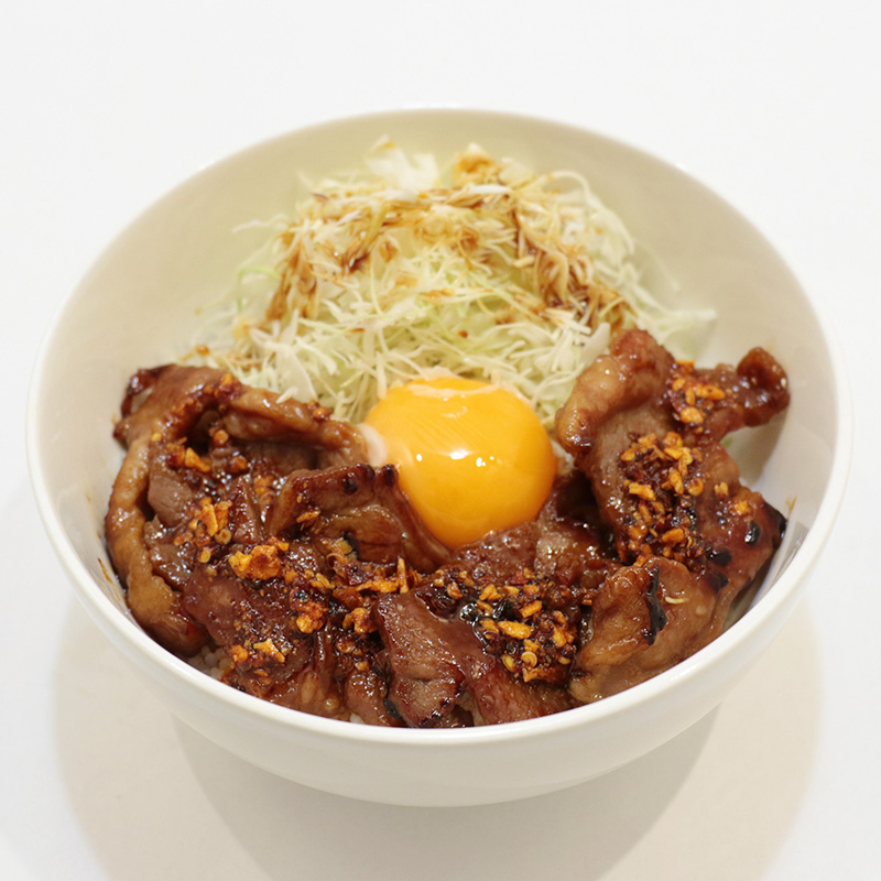 モンゴルの大草原で育ったと言っても過言ではない気がする厚切りラムの焼き肉丼