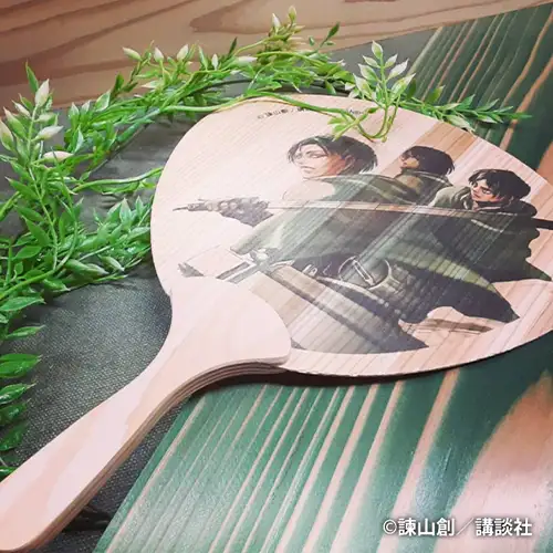 進撃の巨人 木製うちわ